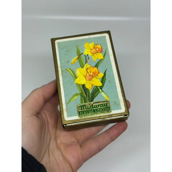 VTGMidway Plastic Coated Playing Cards With Daffodil Design In Gold Textured Box - Picture 2 of 6